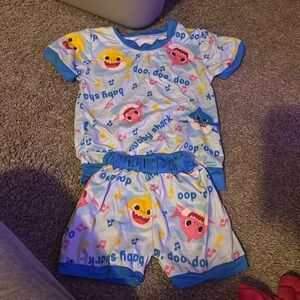 Baby shark matching set 2t/3t